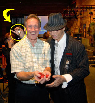 magician-pickpocket-roger_benoit